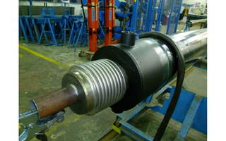 Vacuum-insulated piping