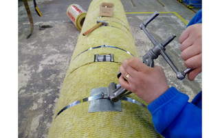Vacuum-insulated piping