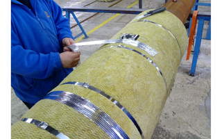 Vacuum-insulated piping
